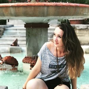 Meet your Posher, Desiree